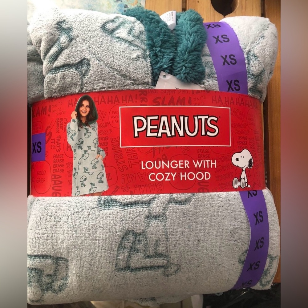 NWT Peanuts Gray and Teal Lounger with Hood size XS